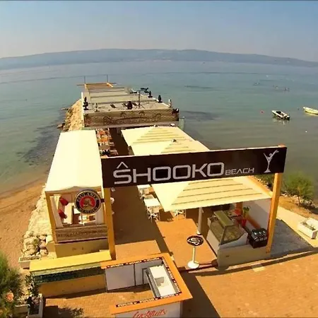 Bigger Group Next To The Appartement *