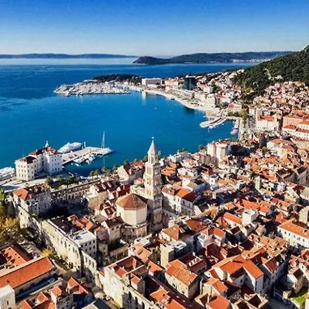 Appartement Bigger Group Next To The