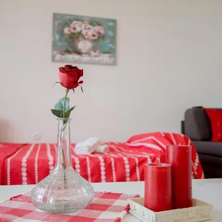 Apartment Bigger Group Next To The Jesenice (Split-Dalmatia)