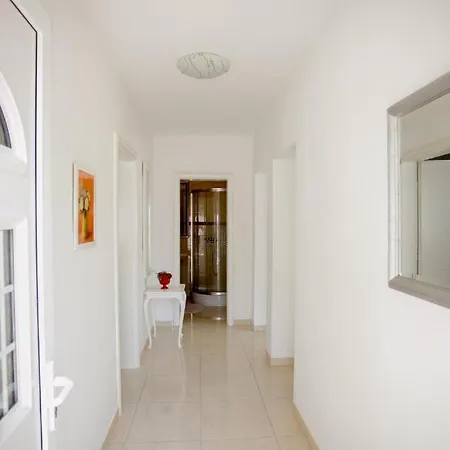 Apartment Bigger Group Next To The Jesenice (Split-Dalmatia)