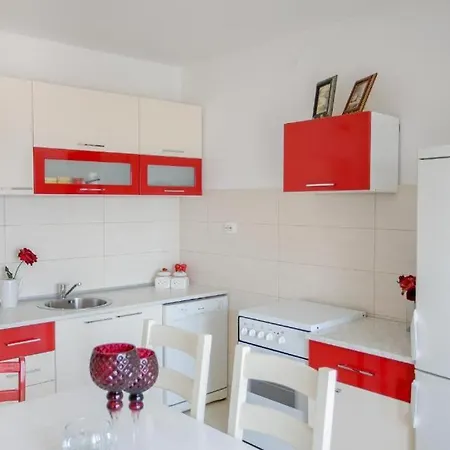 Bigger Group Next To The Apartment Jesenice (Split-Dalmatia)
